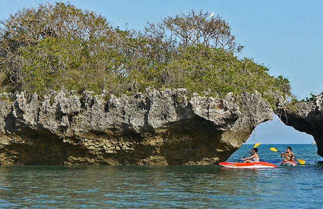 Kayaking around Fanjove Island
